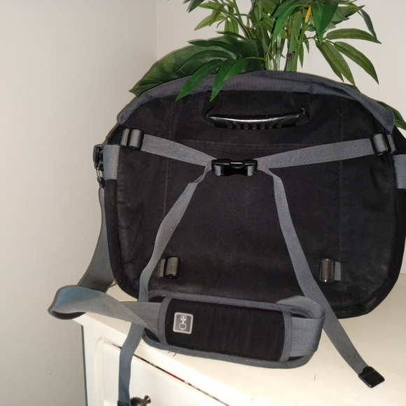 STM shoulder laptop bag - Picture 2 of 5